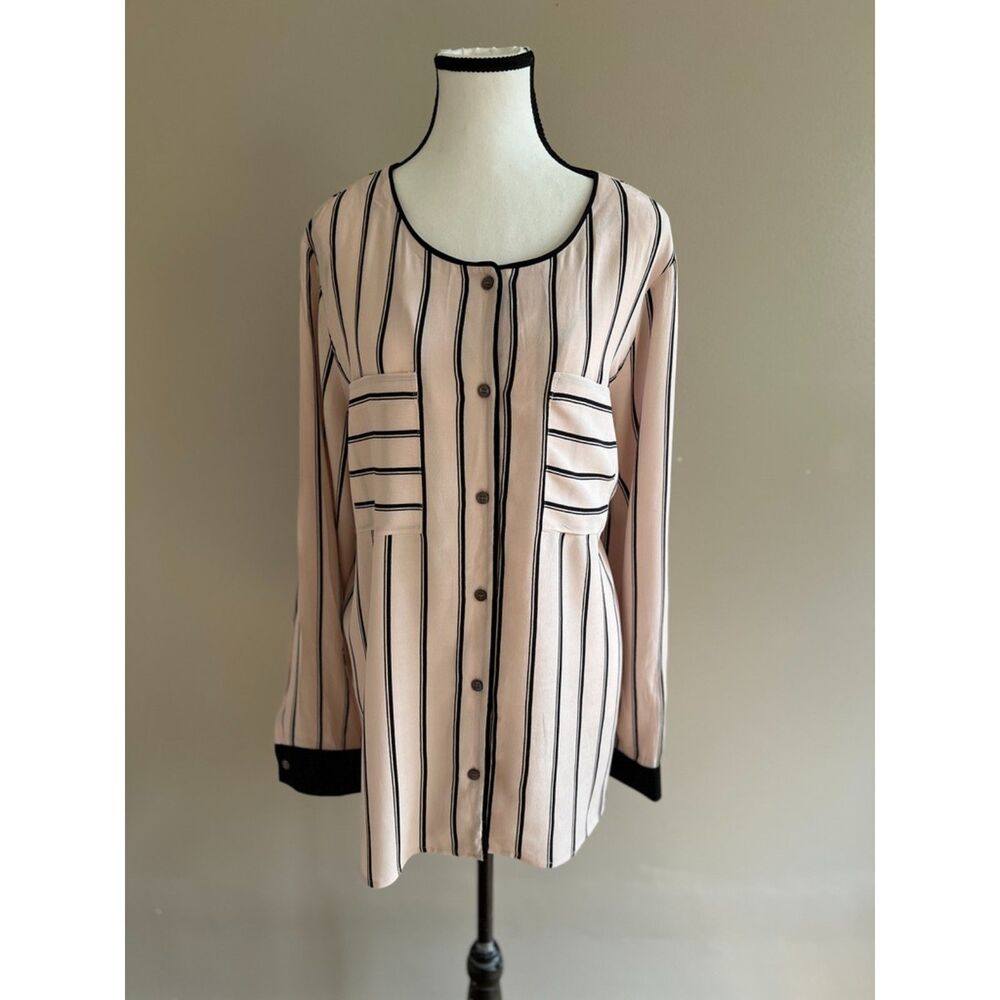 Vince Camuto Glacier Dream button-down tunic. NWT. Size L.